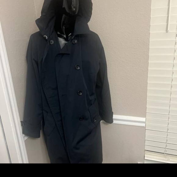 A black Michael Kors Coat - Picture 3 of 6